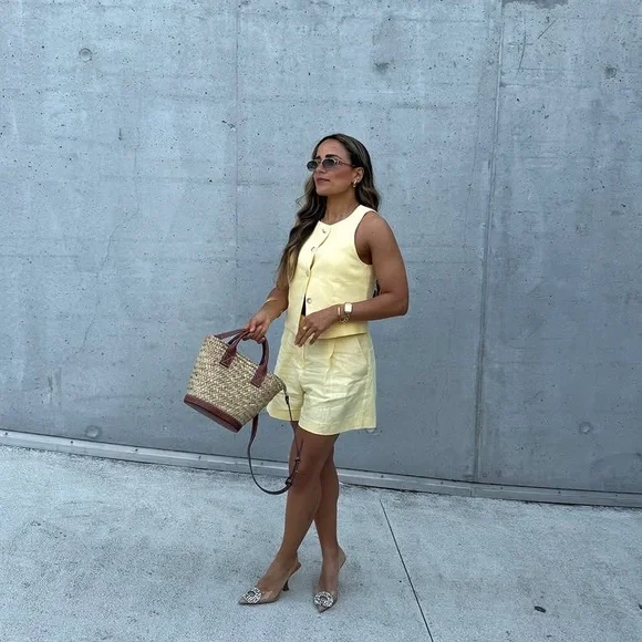 ZARA LINEN VEST AND HIGH-WAISTED SHORTS - Picture 6 of 16